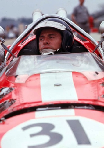 Jim n'est pas serein cette année sur la grille de départ, pourtant il finira tout de même 2ème de l'édition derrière son vieux complice Graham Hill sur une Lola Jim n'est pas serein cette année sur la grille de départ, pourtant il finira tout de même 2ème de l'édition derrière son vieux complice Graham Hill sur une Lola